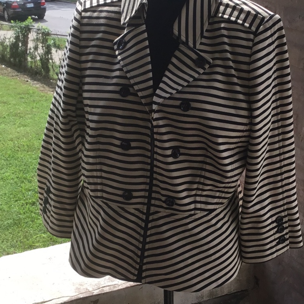 TAHARI.by Arthur S. Levine. Black and Tan jacket.